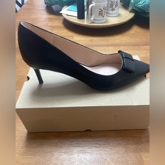 Elegant Black Women's Heels - Picture 1 of 4